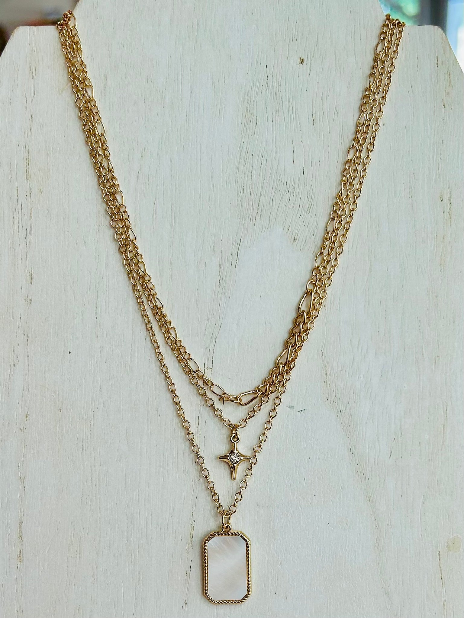 Layered Pearlescent Pendant Necklace - Gold
