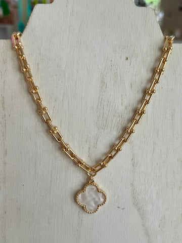 U-Link Necklace With Clover Pendant