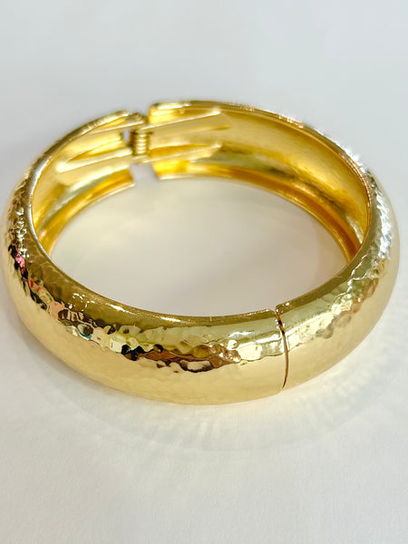 Timeless Texture Hinged Bangle - Gold