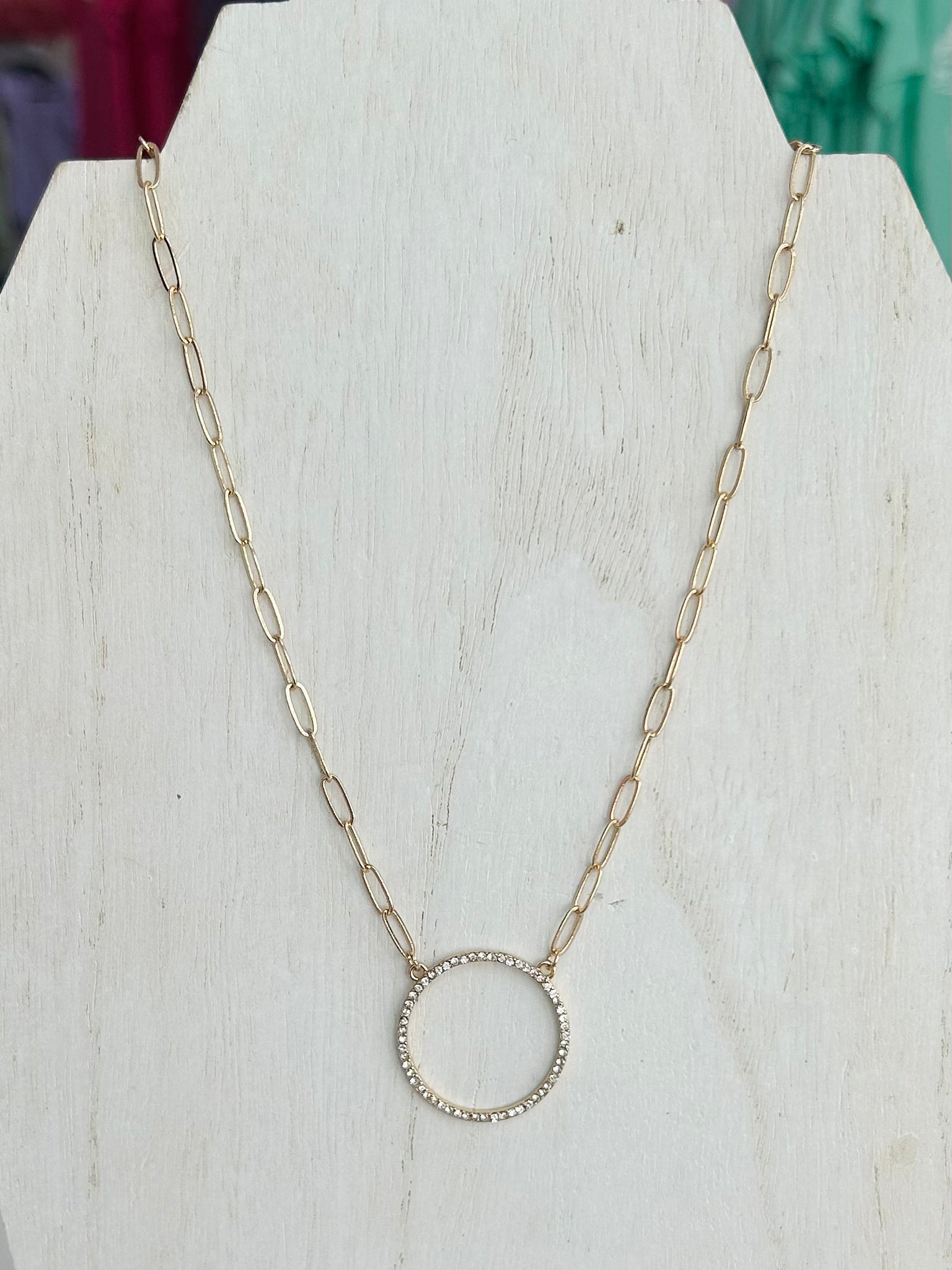 Short Gold Chain Necklace With Diamond Circle