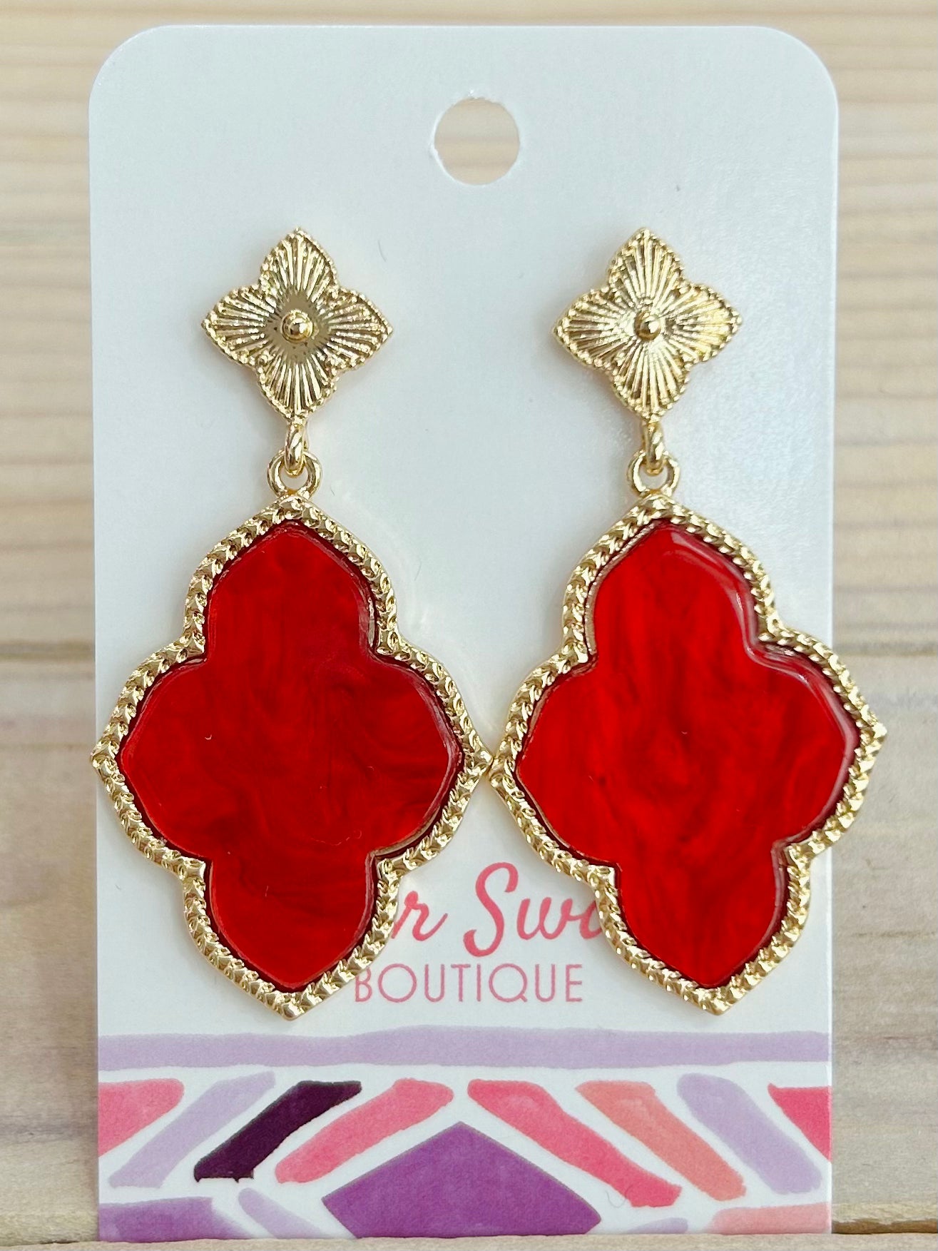 Clover Drop Earrings With Textured Metal Pendant - Red