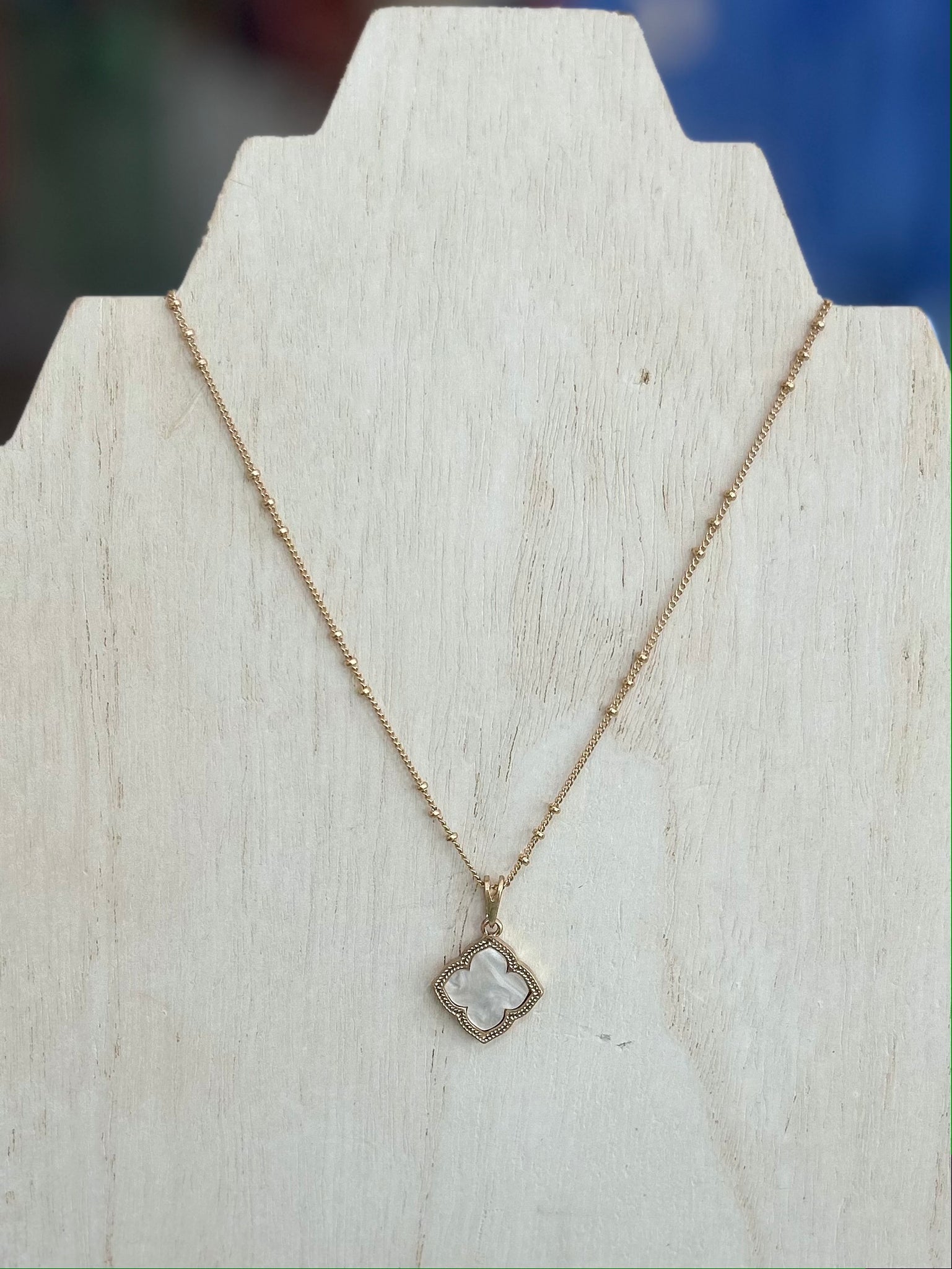 Clover Shaped Necklace - White