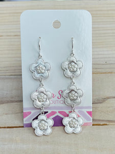 Linked Metal Flowers Dangle Earrings - Silver