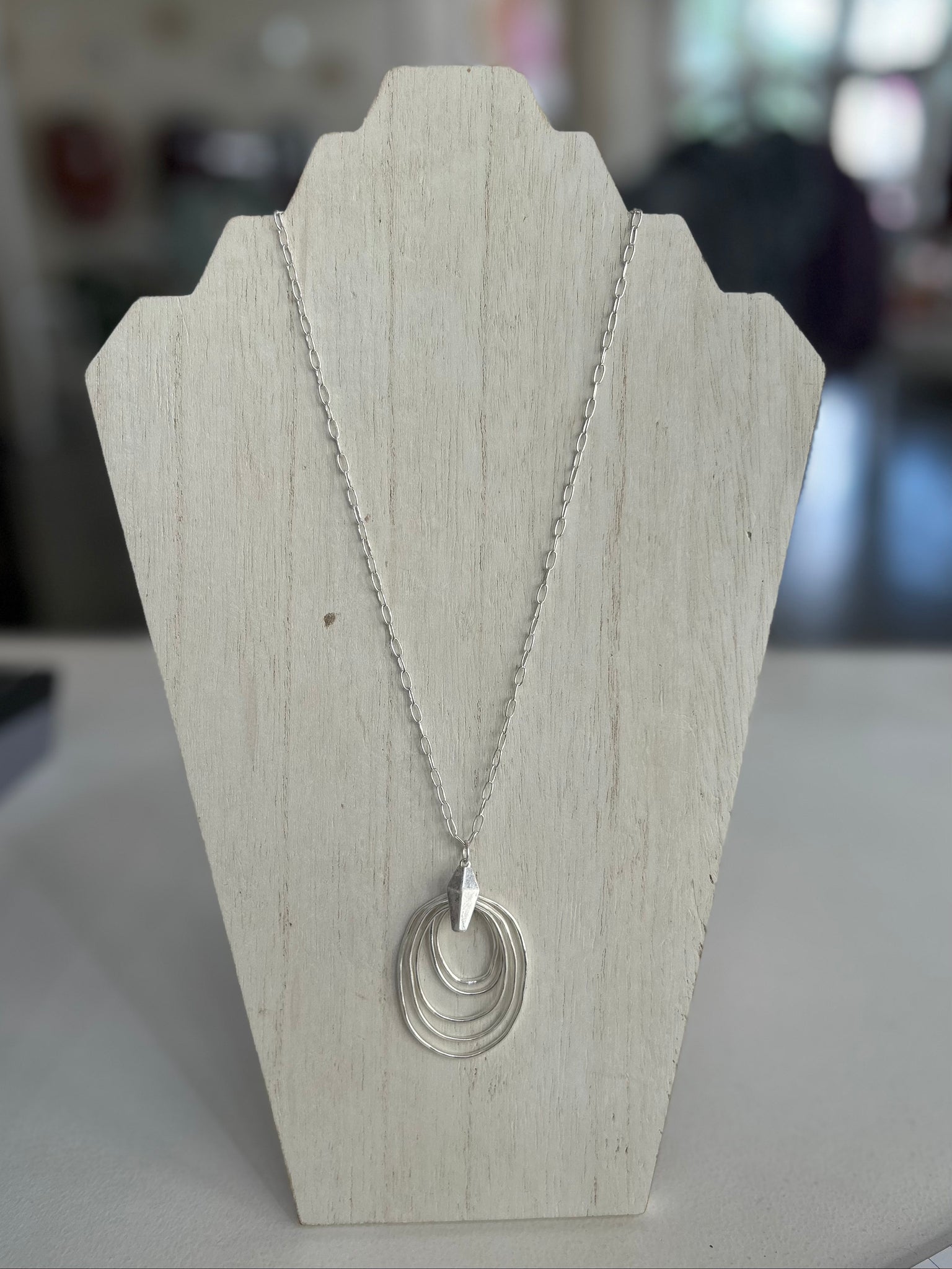 Free Form Nesting Pendant Chain Necklace