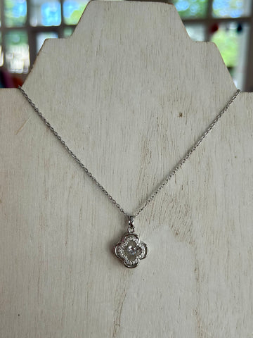 Clover Kiss Necklace - Silver