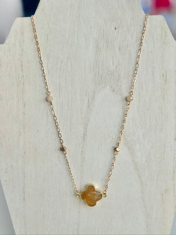 Chain Link Necklace With Stone Clover - Gold