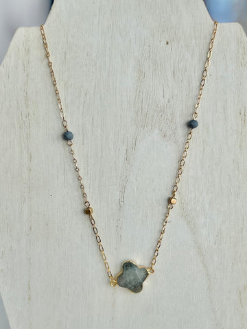 Chain Link Necklace With Stone Clover- Grey