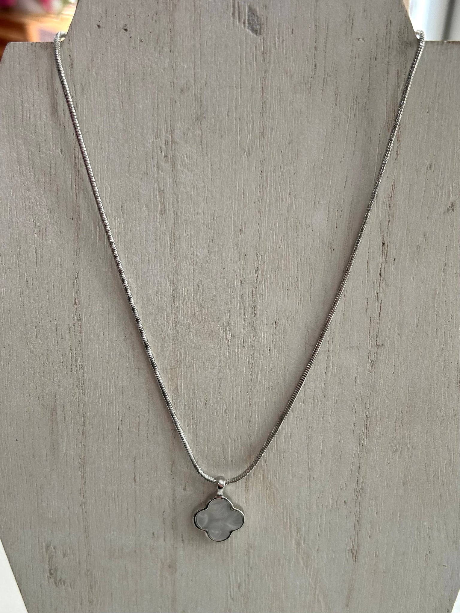 Timeless Clover Necklace - White