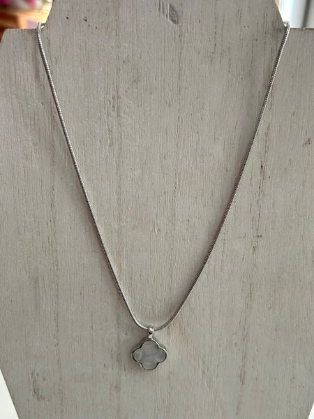 Timeless Clover Necklace - White