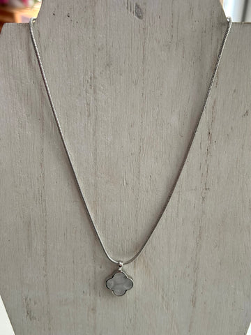 Timeless Clover Necklace - White