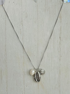 Box Chain Link Necklace Featuring Shell & Pearl Pendant - Silver