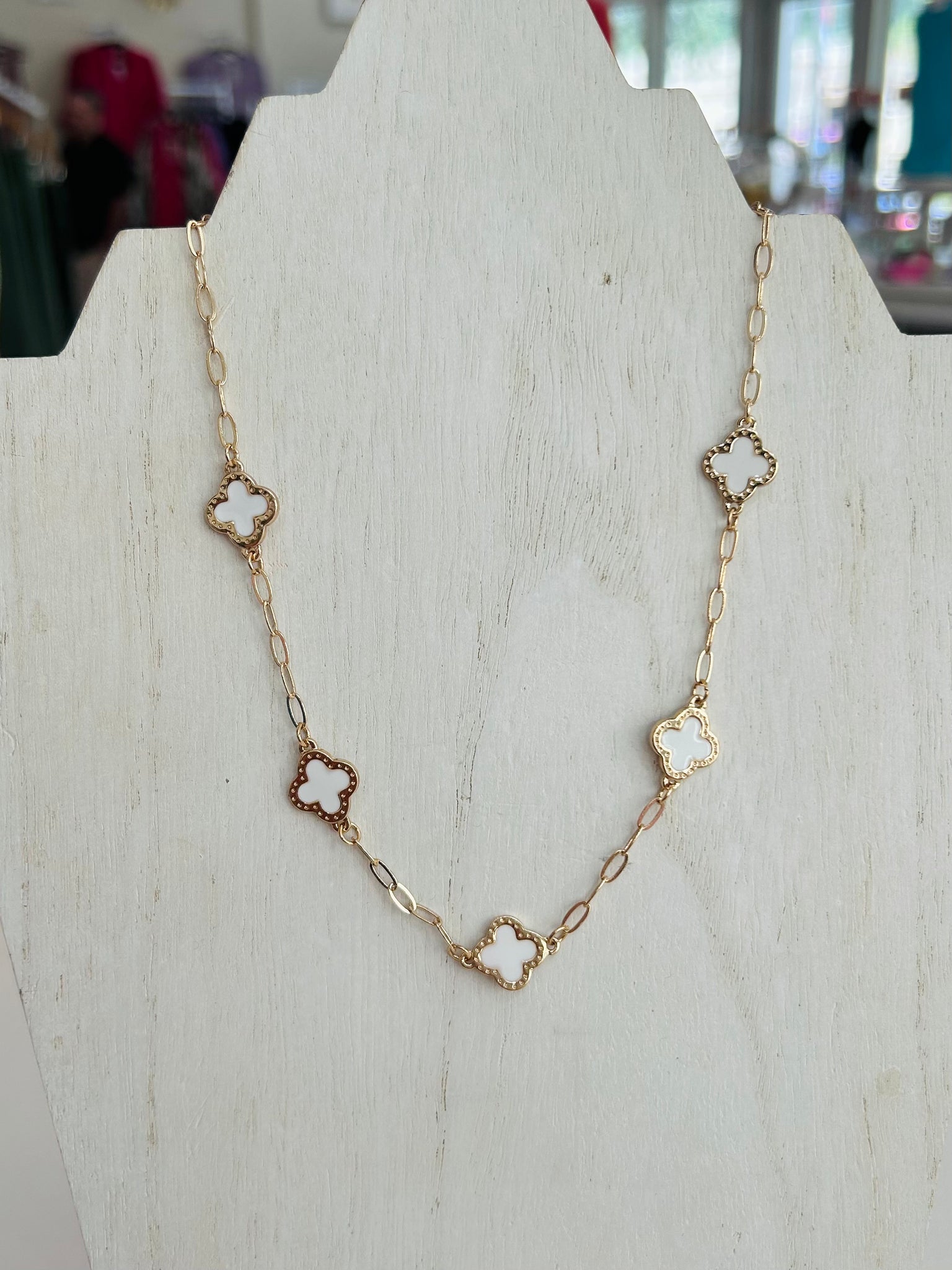 Chain Link Clover Necklace - White